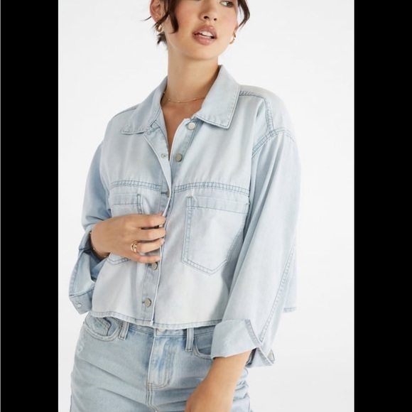 JUST FAB Denim Button Down Cropped Shirt - Size Medium - NWT - Picture 5 of 7